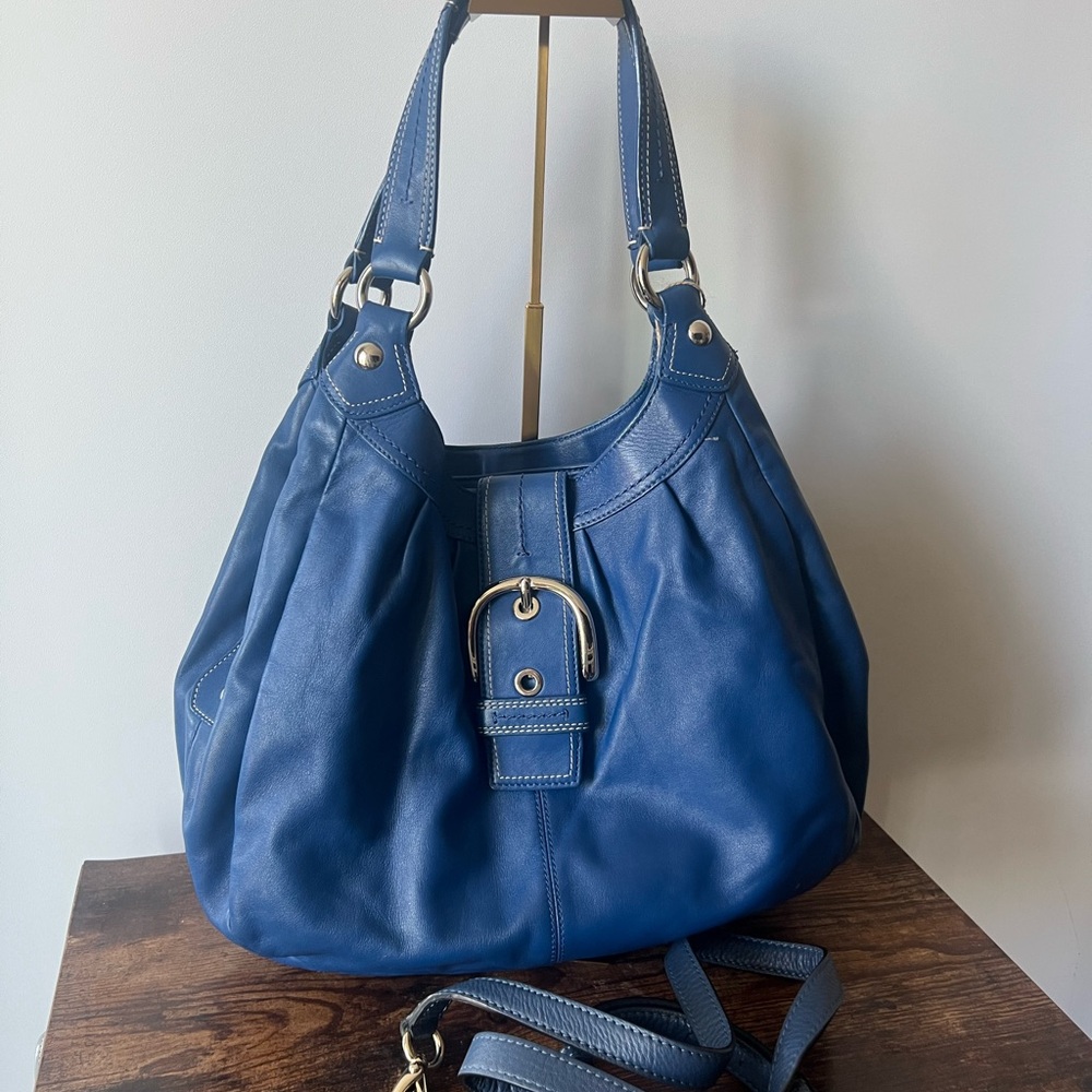 Authentic COACH Blue Leather Women's Bag with 3 Compartments - Picture 3 of 12